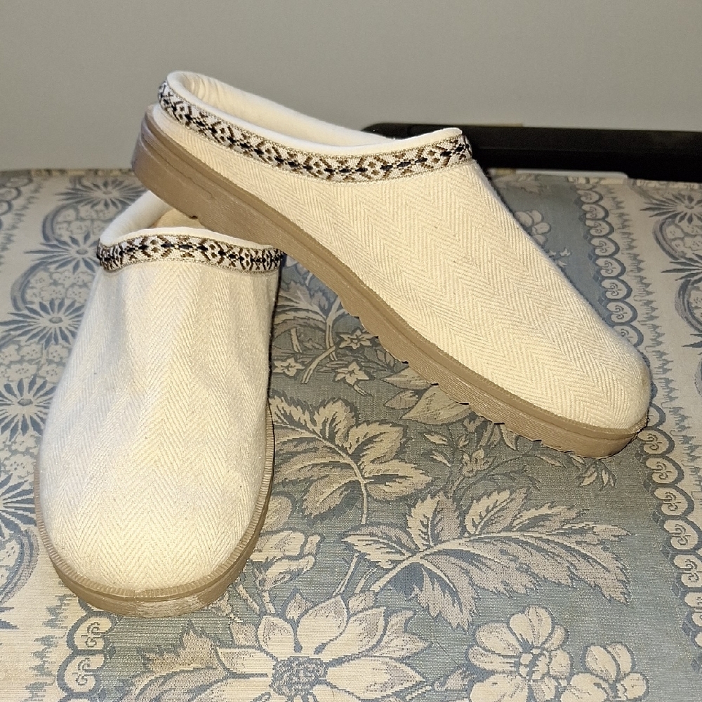 Women's Slip-On Shoes/Mules/Clogs By Canyon Country
